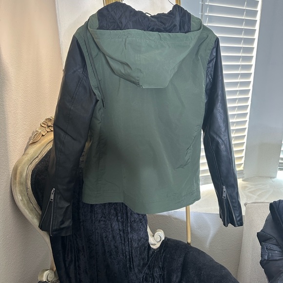 Armani Exchange Olive and Black Quilted Jacket - Picture 2 of 8